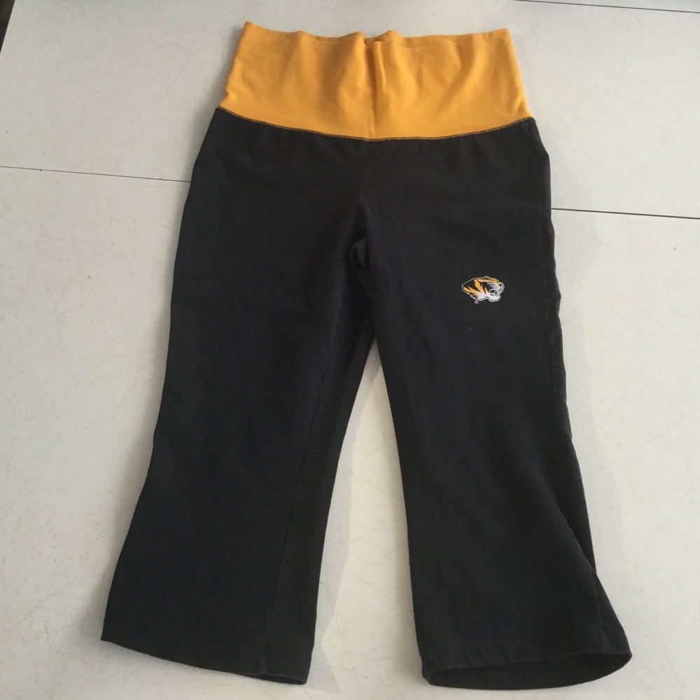 Knights Apparel Mizzou Gold, Black Cropped Flared Legging Size M Lounge Comfy